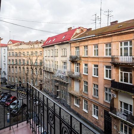 Apartamento Romari Два Поверхи Leópolis Exterior foto