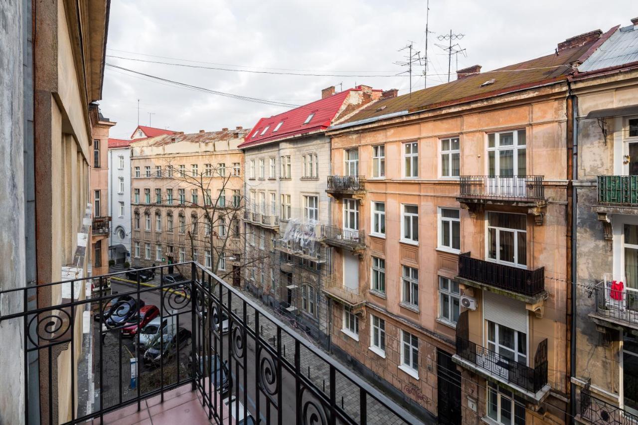 Apartamento Romari Два Поверхи Leópolis Exterior foto
