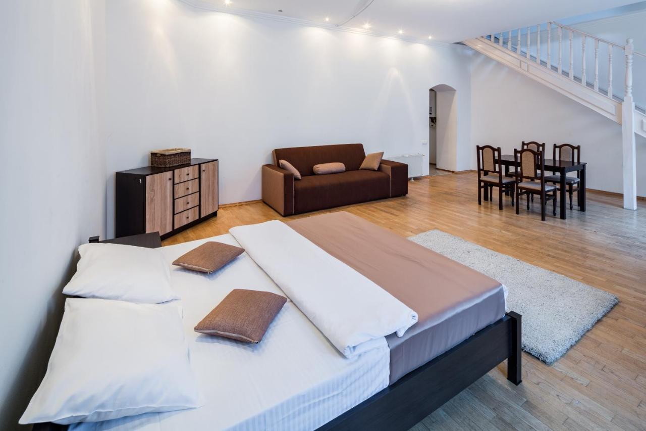 Apartamento Romari Два Поверхи Leópolis Exterior foto
